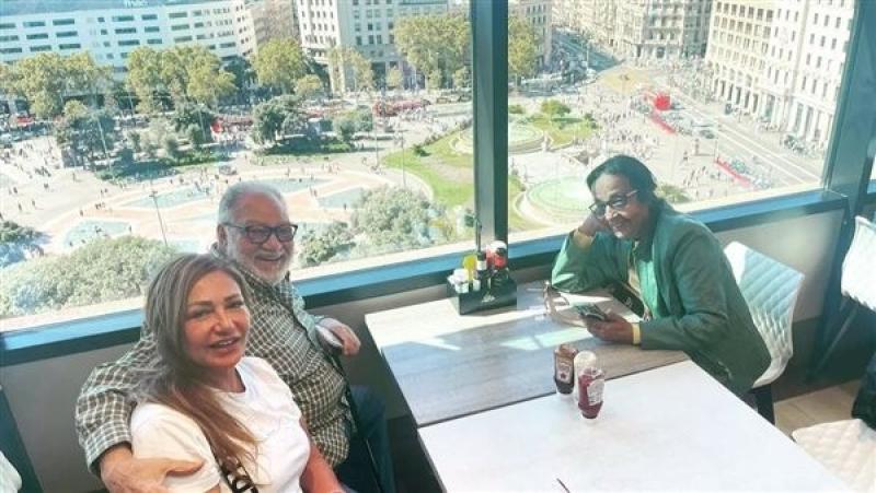 صور حميمية.. ليلى علوي برفقة يحيى الفخراني في روما