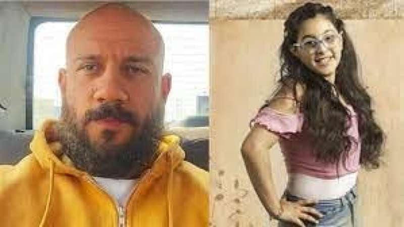 أحمد مكي والطفلة بيلار