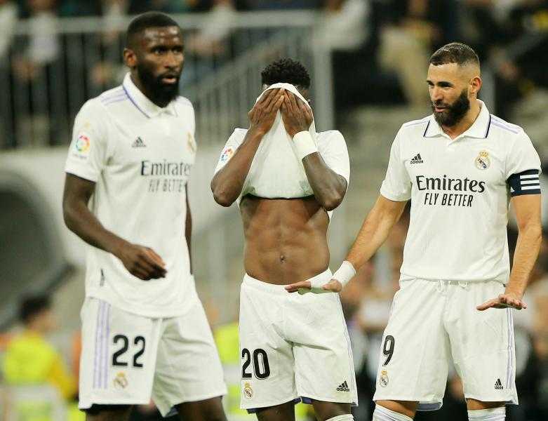 ريال مدريد يسقط بالتعادل أمام أوساسونا ويفقد الصدارة لصالح برشلونة