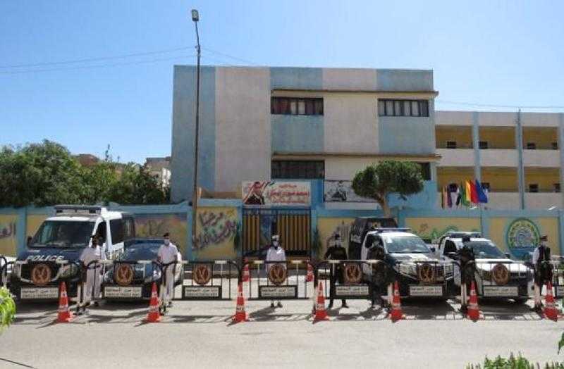 تزامنا مع اليوم الثاني للدراسة.. تواجد أمني مكثف أمام المدارس