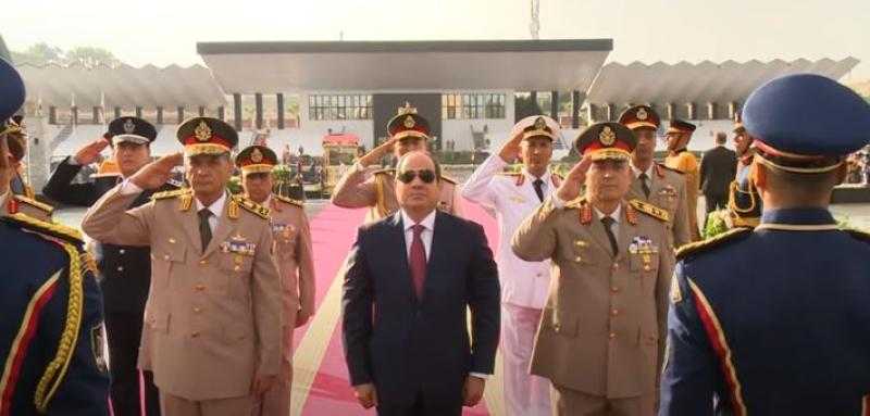 شاهد.. زيارة السيسي لقبري الزعيمين السادات وعبد الناصر «فيديو»