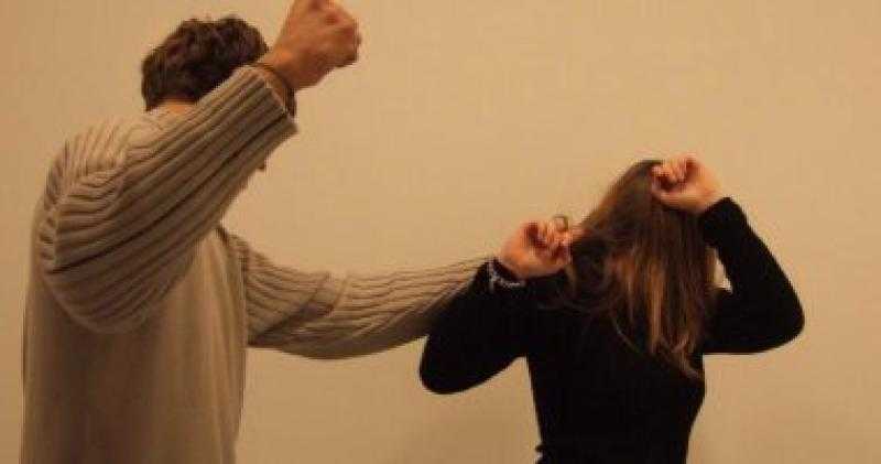 عامل يدعى تورط زوجته في إصابة ابنه بسبب خلافات أسرية في الوراق