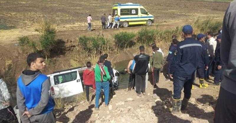 مصرع شخصين وإصابة ثالث في انقلاب سيارتين بترعة في قنا