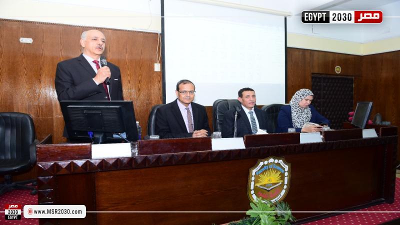 رئيس جامعة سوهاج يجتمع مع الرئيس التنفيذي للهيئة العامة لتعليم الكبار وقيادات الفروع بصعيد مصر