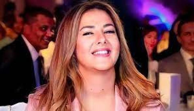 دنيا سمير غانم تتسلم وسام ملوك الكوميديا في مهرجان الإسكندرية