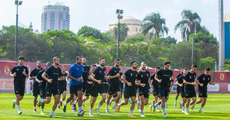 شاهد| أول ظهور للاعبي الأهلي «بالتيشيرت» الجديد في ملعب التتش