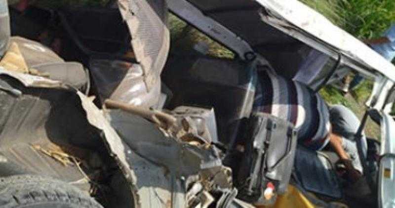 مصرع وإصابة 14 شخصا في حادث تصادم بأسيوط