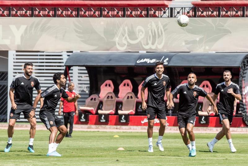 تدريبات شاقة وركلات ترجيح.. تفاصيل مران الأهلي الأخير قبل السفر إلى تونس