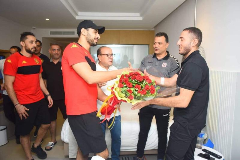 وفد من الترجي يطمئن على سيسا لاعب الأهلي
