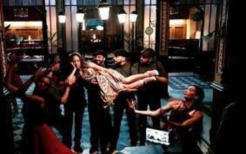 منصة شاهد تطرح حلقتين من مجنونة بيك