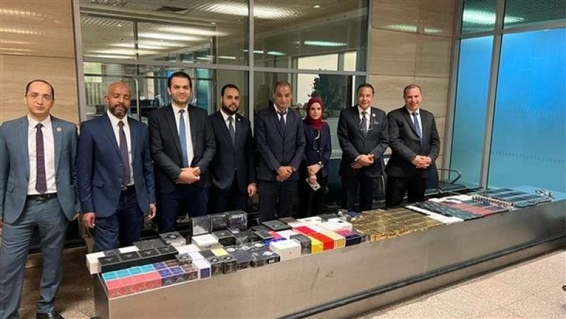إحباط تهريب 772 عبوة مستحضرات تجميل بحوزة راكب في مطار القاهرة