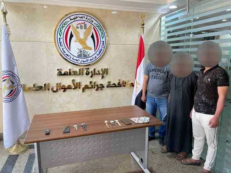 القبض على 3 أشخاص بالبساتين بتهمة تبديل عملات أجنبية