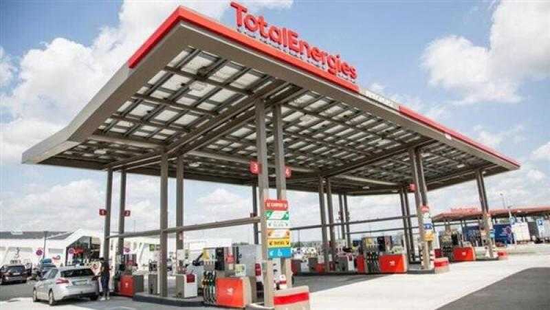إضرابات عمال «توتال» يتسبب بخروج محطات وقود فرنسية من الخدمة