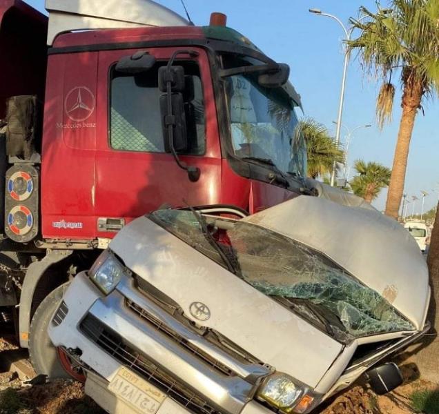 إصابة 3 أشخاص في حادث انقلاب مينى باص بالعجوزة