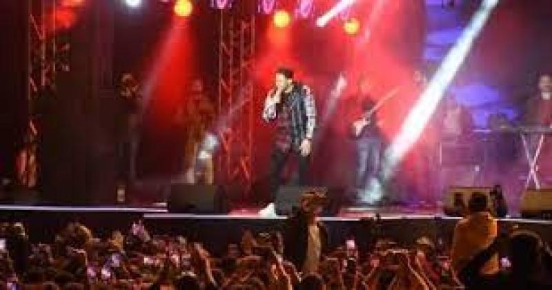 ”كامل العدد”.. محمد حماقي يشعل مسرح الشيخ زايد