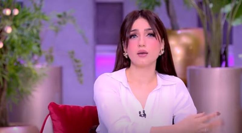 ياسمين عز تستفز الزوجات من جديد: «أنتي فرخة مينفعش تكوني ديك».. فيديو