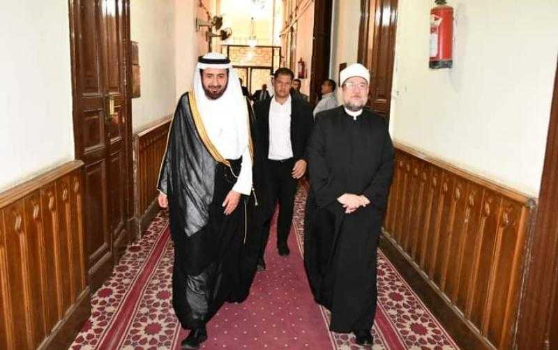 وزير الأوقاف يستقبل وزير الحج والعمرة السعودي
