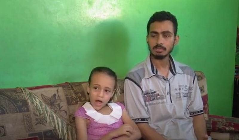 تعاني من مرض نادر.. أسرة الطفلة سحر تناشد الرئيس بالتدخل لعلاجها «فيديو»