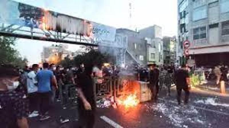 حدوث شغب بالشارع الإيراني