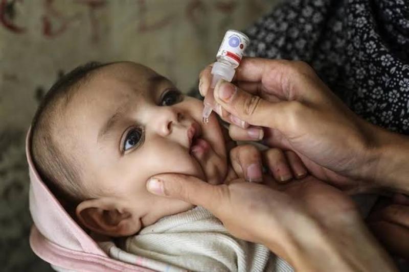 حملة التطعيم ضد شلل الأطفال تواصل عملها بالقاهرة والجيزة