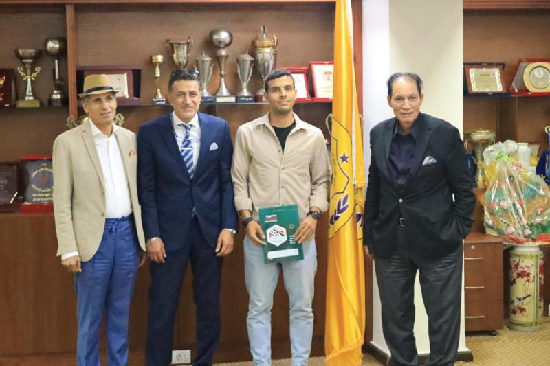 تعاقد اللإسماعيلي مع محمد خليفة