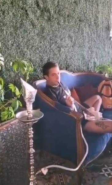 بعد ظهوره بالشيشة.. الجمهور يشن هجوم حاد على أحمد الفيشاوي