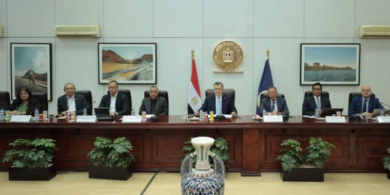 وزير السياحة والآثار 