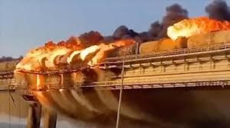 روسيا تحتجز 8 أشخاص بتهمة التورط في انفجار جسر القرم