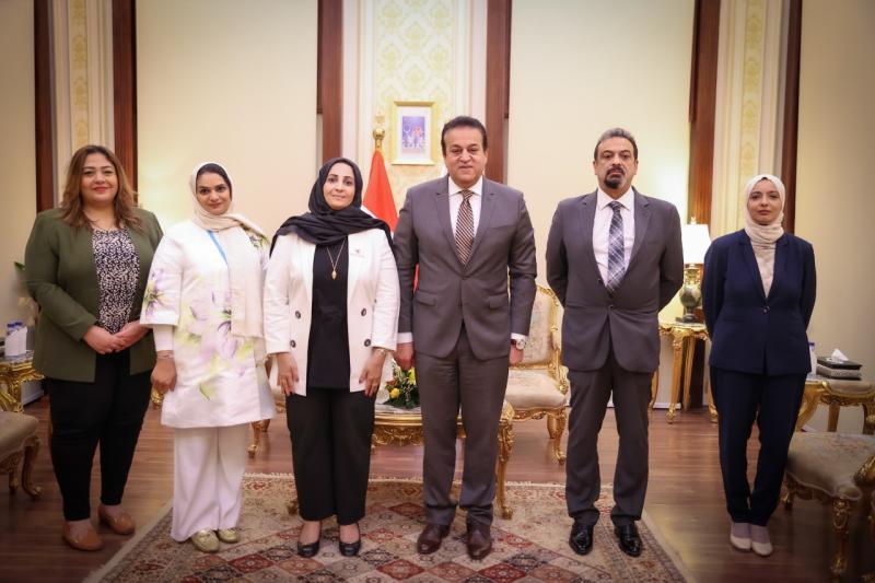 وزير الصحة يستقبل نظيرته البحرينية
