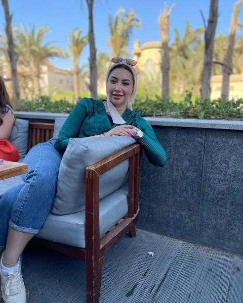 ضرة بوسي تظهر بالحجاب وتحذف جميع صورها كاشفة الرأس