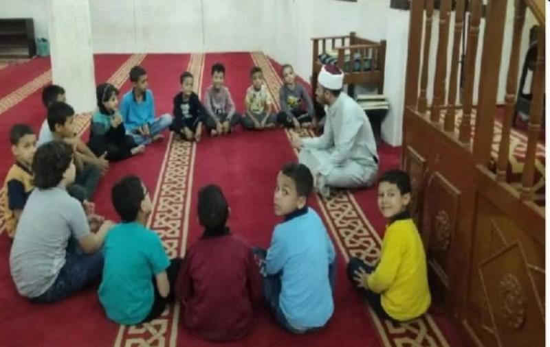 أئمة وواعظات «الأوقاف» يواصلون عقد البرنامج التثقيفي للأطفال بالمساجد
