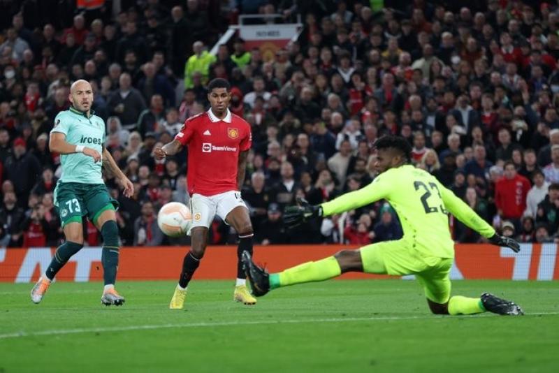 مانشستر يونايتد يقتنص فوزًا قاتلًا من أمونيا في الدوري الأوروبي