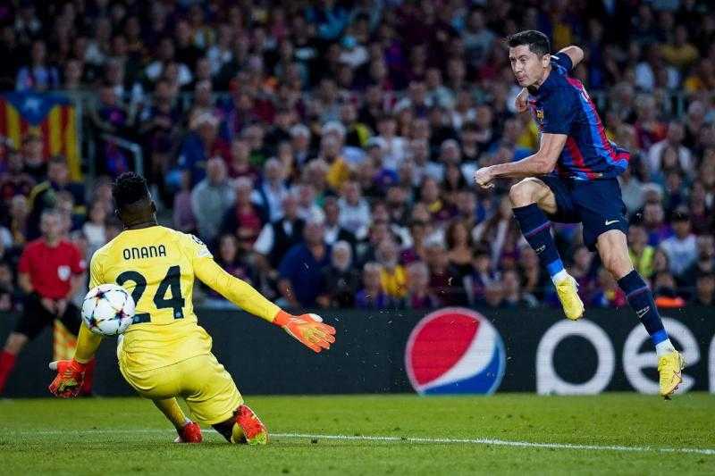 نجم بايرن ميونخ يسخر من ليفاندوفسكي قبل مواجهة برشلونة في دوري الأبطال