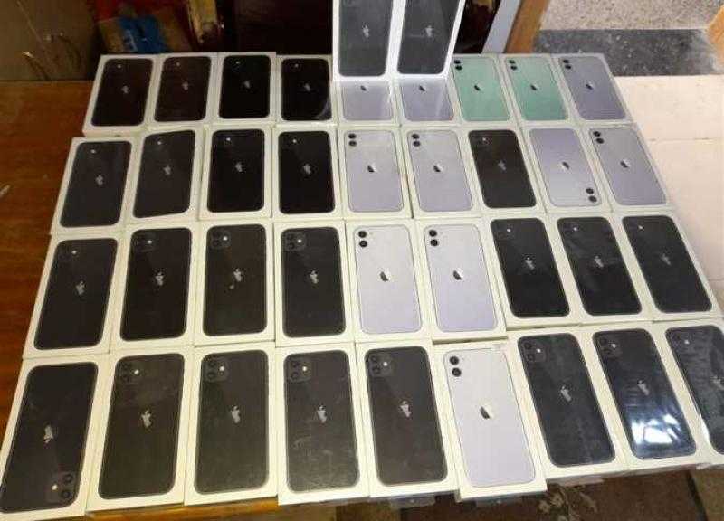 جمارك مطار القاهرة تحبط محاولة تهريب هواتف آيفون