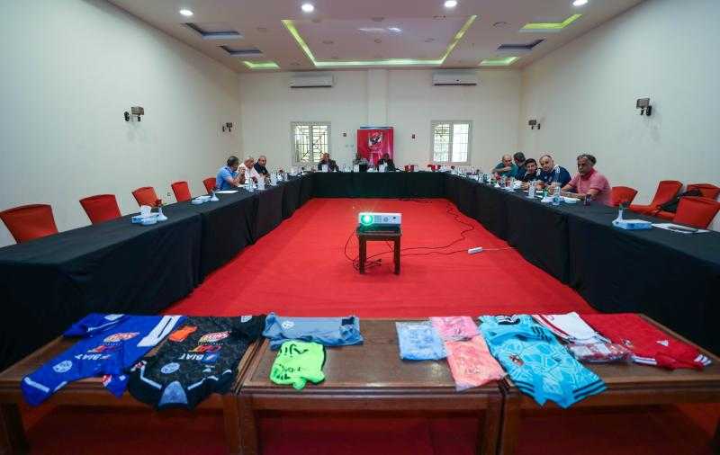 الأهلي يرتدي الزي الأحمر في مباراة الاتحاد المنستيري غدًا