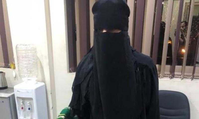رجل يتنكر ويرتدي «نقاب» ليتحرش بطفل 8 سنوات