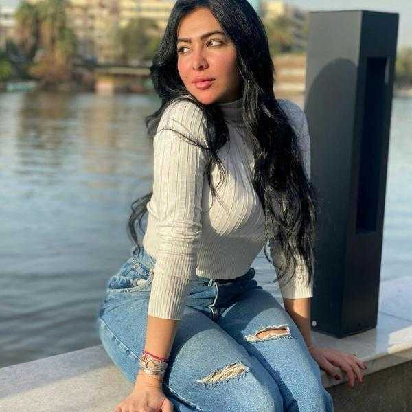 ميرهان حسين تخطف الأنظار في أحدث ظهور لها عبر انستجرام