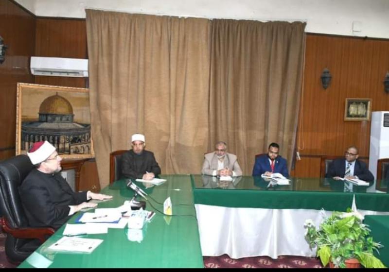 وزير الأوقاف خلال الاجتماع