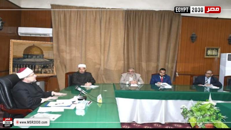 وزير الأوقاف خلال الاجتماع