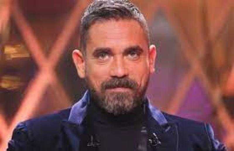 «بخليه يشتغل مع الناس وبيقبض من الإنتاج».. أمير كراراة يكشف تفاصيل خاصة بنجله