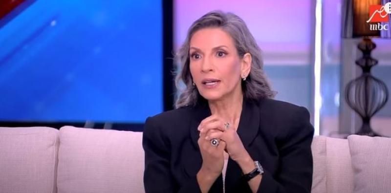 ألفت إمام: «بعمل بوتكس وفيلر علشان أصبح عليا كل يوم».. فيديو