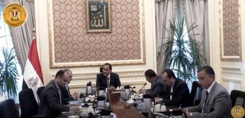 رئيس الوزراء يلتقي رئيس الهيئة العامة للمنطقة الاقتصادية لقناة السويس «فيديو»