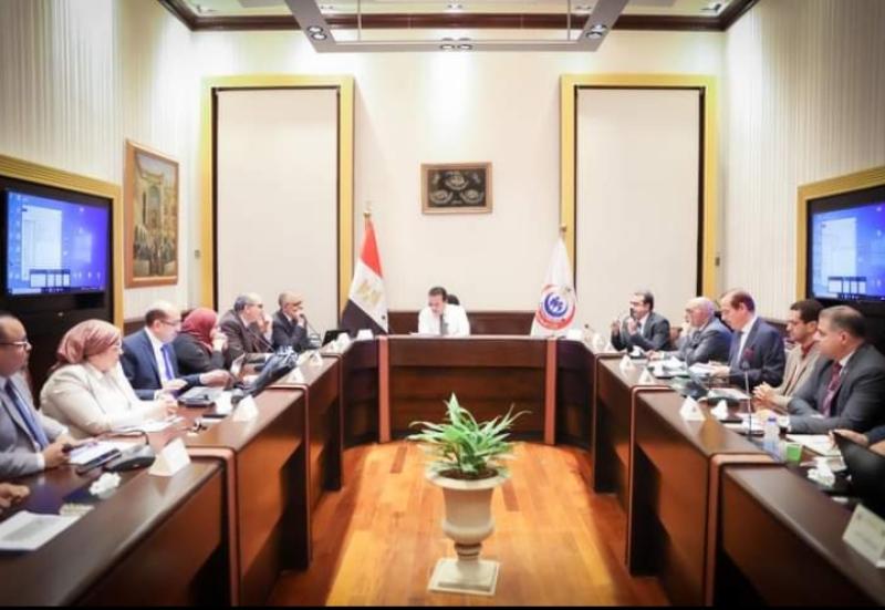 وزير الصحة خلال الاجتماع 