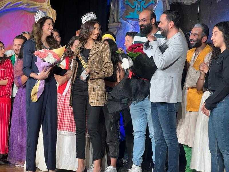 نجوم الفن وملكات جمال العرب يدعمون طلاب مسرح الجامعة الألمانية