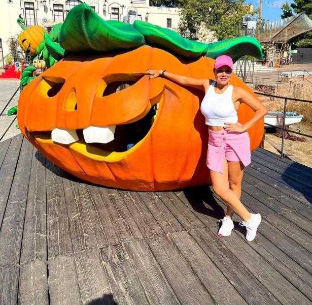 رانيا يوسف تشعل السوشيال ميديا بإطلالة مثيرة