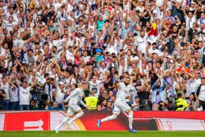 كلاسيكو الأرض| جماهير ريال مدريد تسخر من برشلونة: إلى الدوري الأوروبي