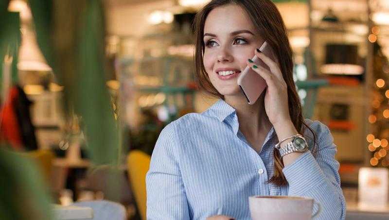 هل يجوز أن أقول لخطيبي كلام حب في التليفون؟.. «الإفتاء» ترد