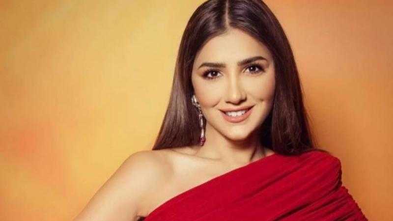 مي عمر تتصدر التريند بهذه الصور