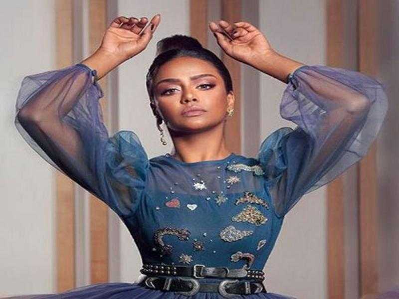 أسماء أبو اليزيد وسط البحر عبر ”إنستجرام”