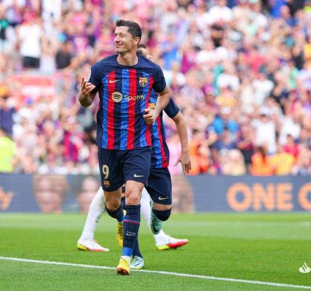 ليفاندوفسكي يفوز بجائزة جيرد مولر لأفضل هداف في العالم